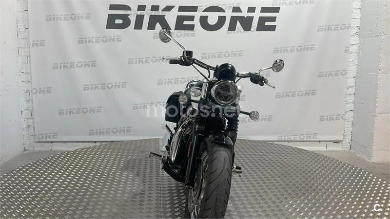 Triumph Bonneville Speedmaster – Vista 5
