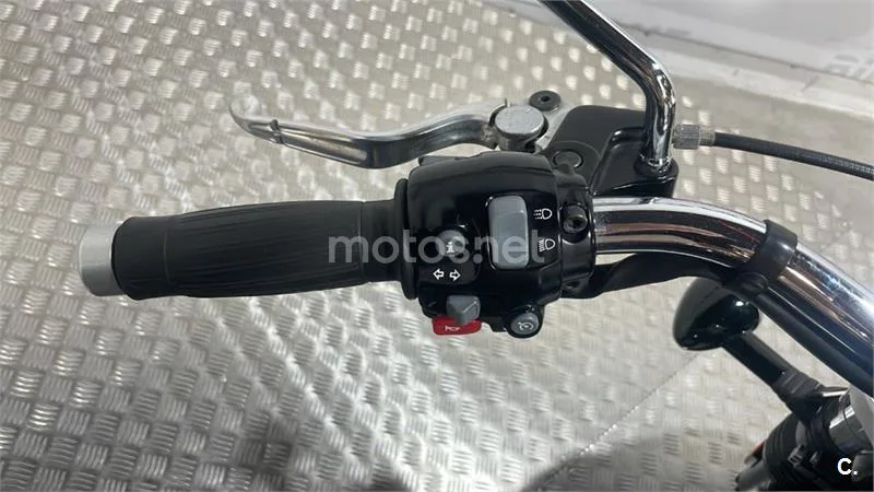 Triumph Bonneville Speedmaster – Vista 10