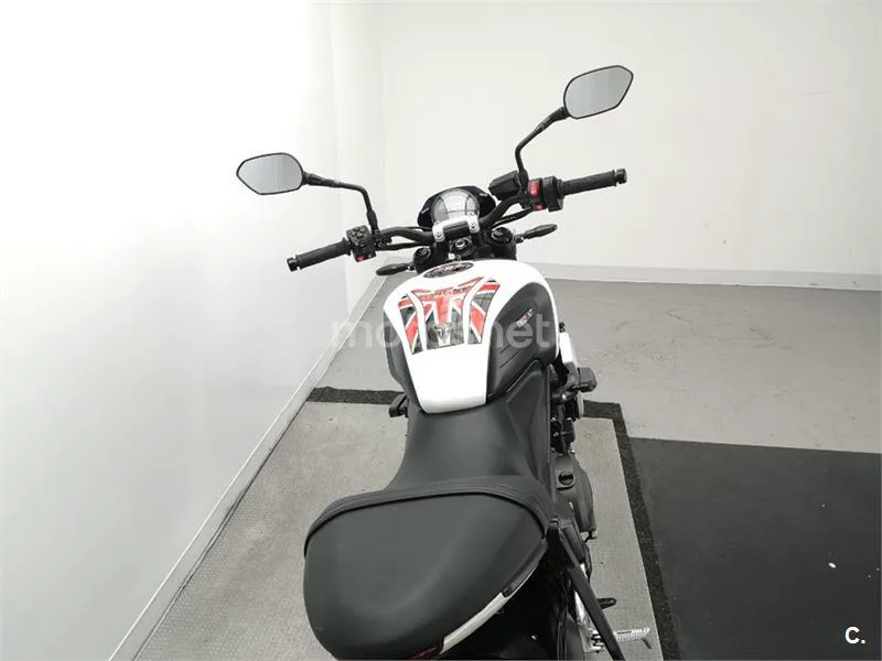 Triumph Trident 660 – Vista 7