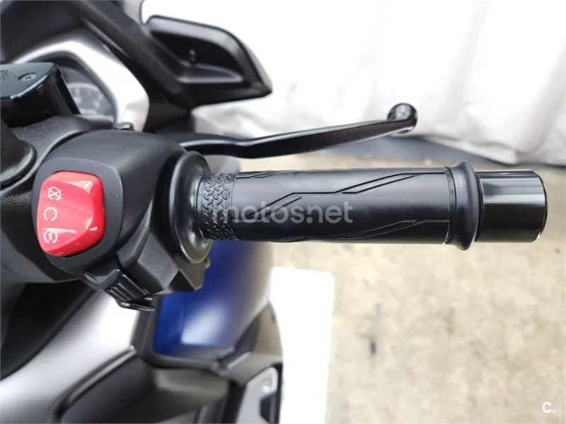 Yamaha XMAX 300 – Vista 10
