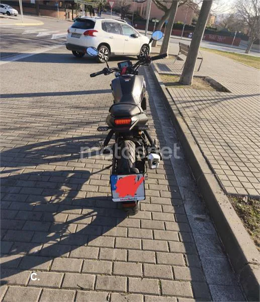 Benelli BN 125 – Vista 15