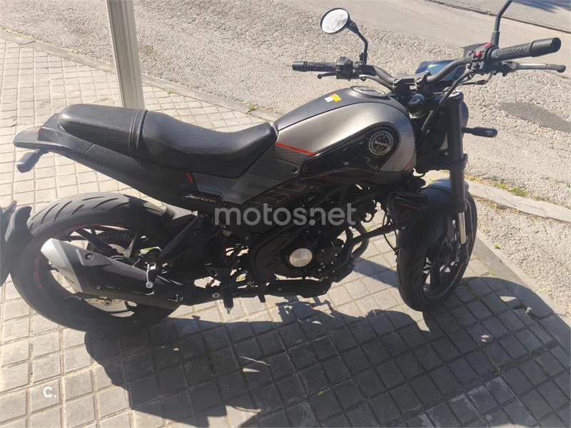 Benelli BN 125 – Vista 3