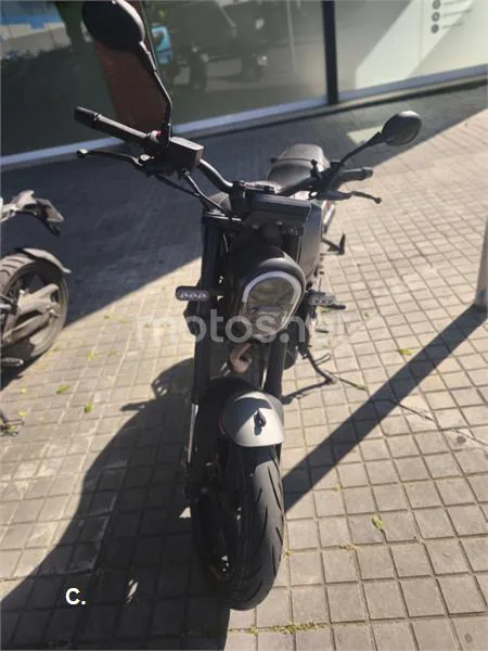 Benelli BN 125 – Vista 5