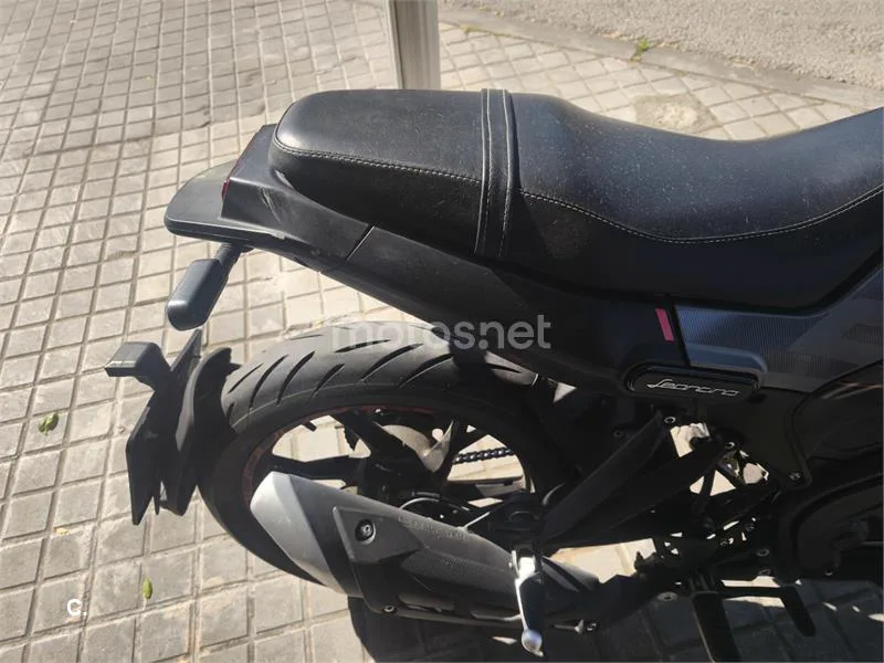 Benelli BN 125 – Vista 9