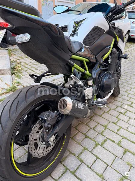 Kawasaki Z900 – Vista 17