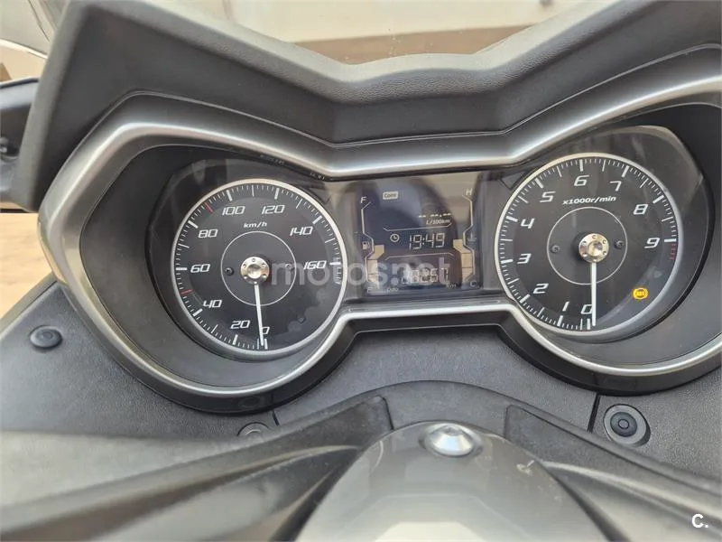 Yamaha XMAX 300 – Vista 4