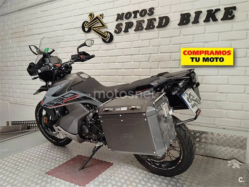 KTM 890 – Vista 14