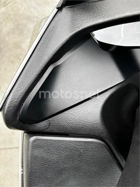 Suzuki Burgman 400 – Vista 3