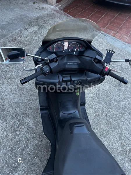 Suzuki Burgman 400 – Vista 8
