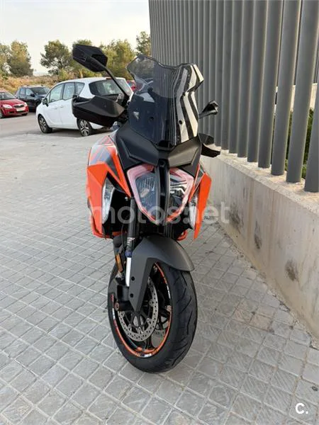 KTM 1290 Super Duke GT – Vista 3