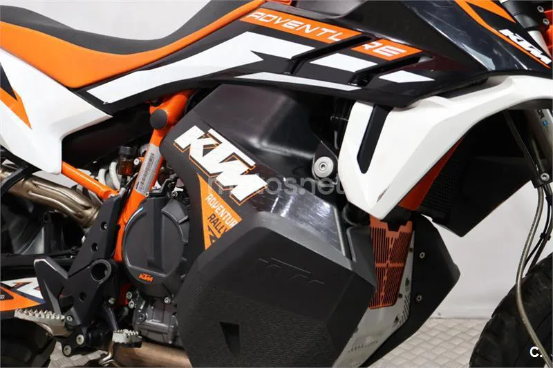 KTM 890 – Vista 12