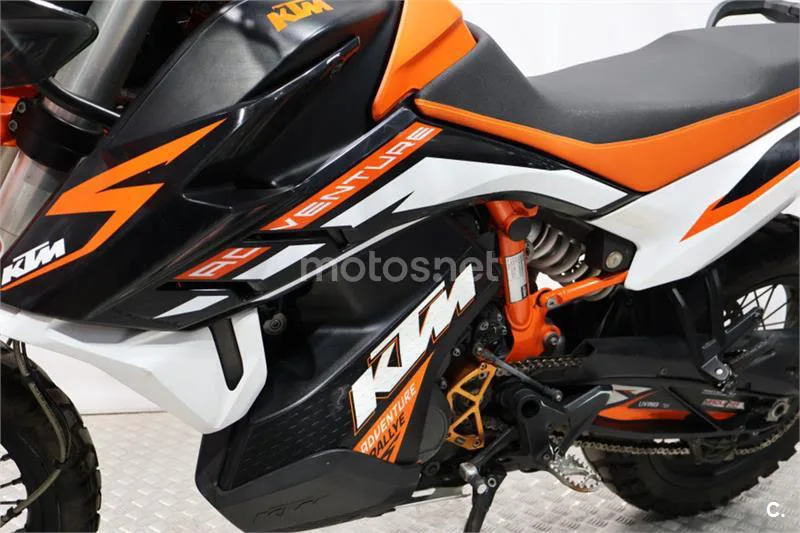 KTM 890 – Vista 13