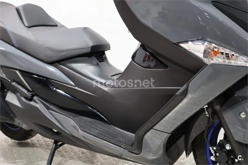 Suzuki Burgman 400 – Vista 12