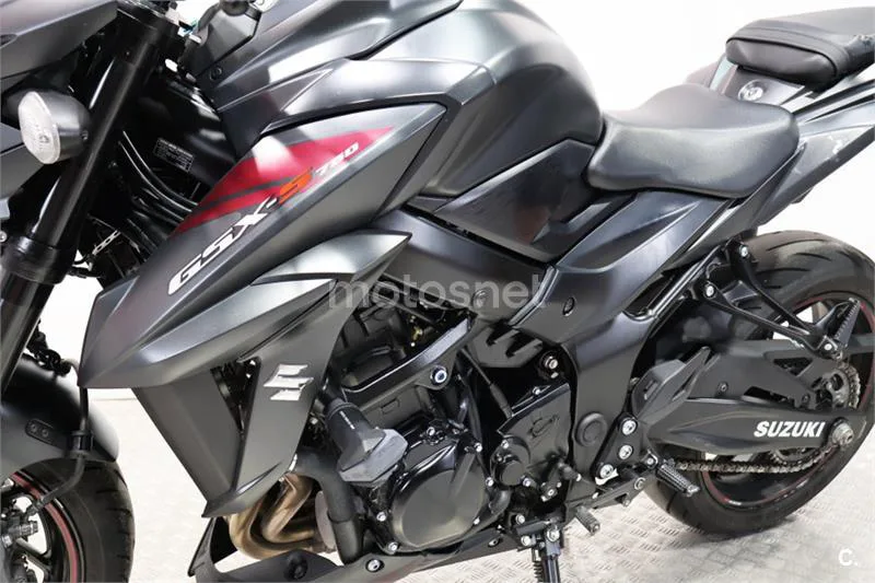 Suzuki GSX-S750 – Vista 13