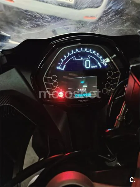 Triumph Daytona 660 – Vista 11