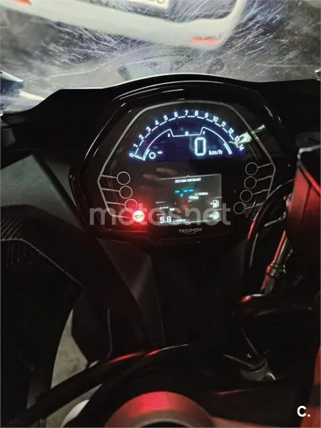 Triumph Daytona 660 – Vista 12