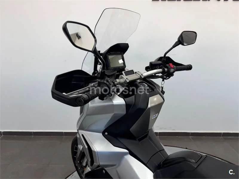Honda X-ADV – Vista 11