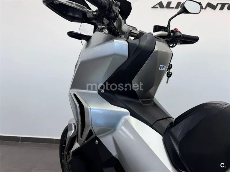 Honda X-ADV – Vista 12