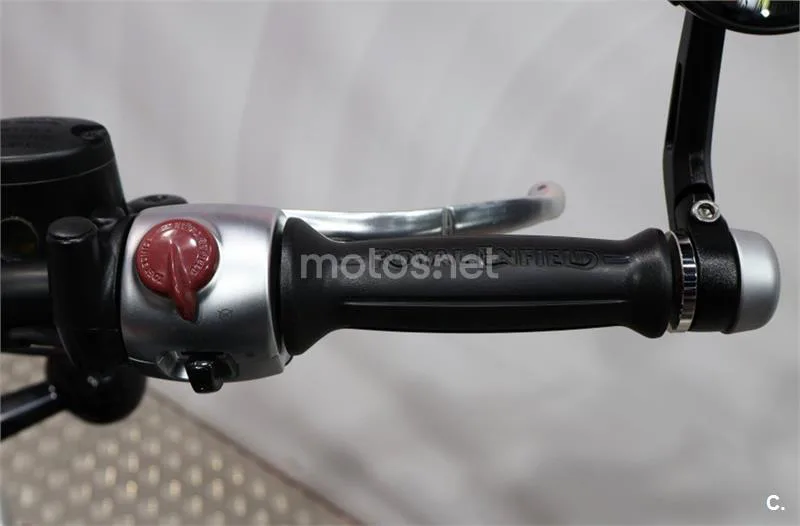 Royal Enfield Super Meteor 650 – Vista 9