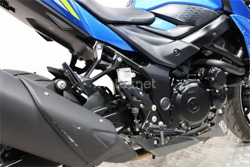 Suzuki GSX-S750 – Vista 14
