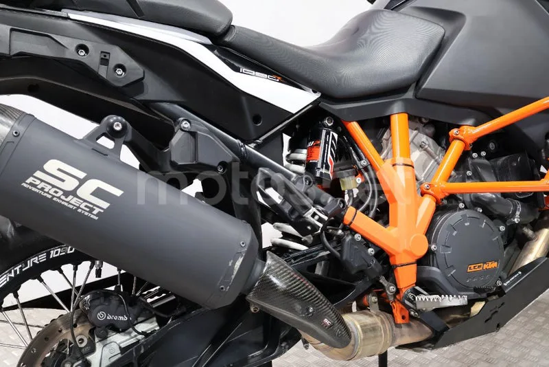 KTM 1090 Adventure – Vista 15