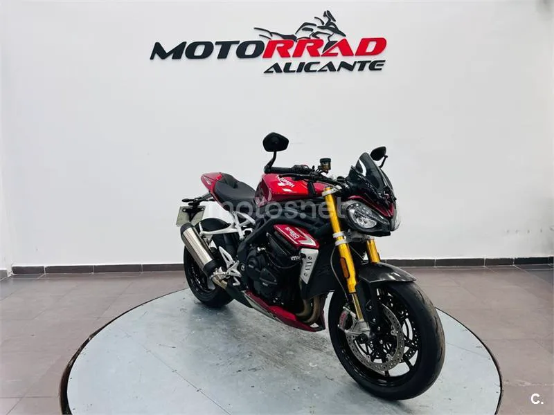 Triumph Speed Triple – Vista 15