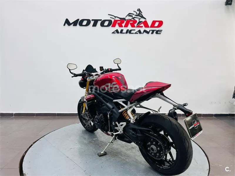 Triumph Speed Triple – Vista 9