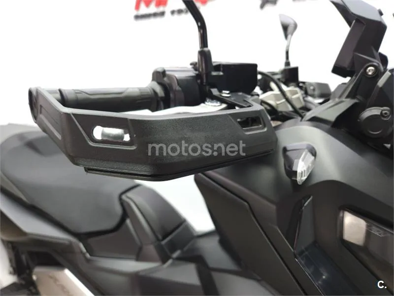 Honda X-ADV – Vista 13