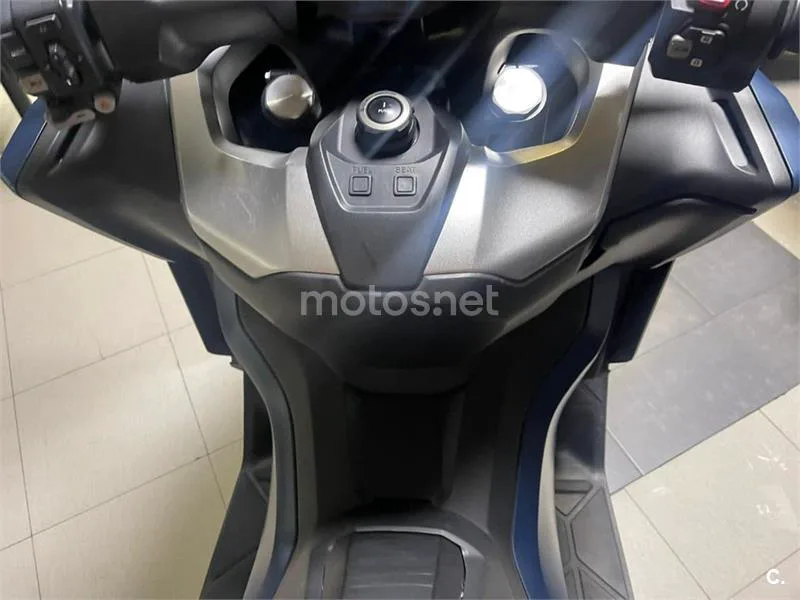 Honda Forza 750 – Vista 10