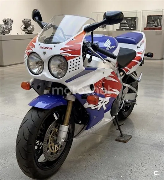 Honda CBR 900 RR Fireblade – Vista 2