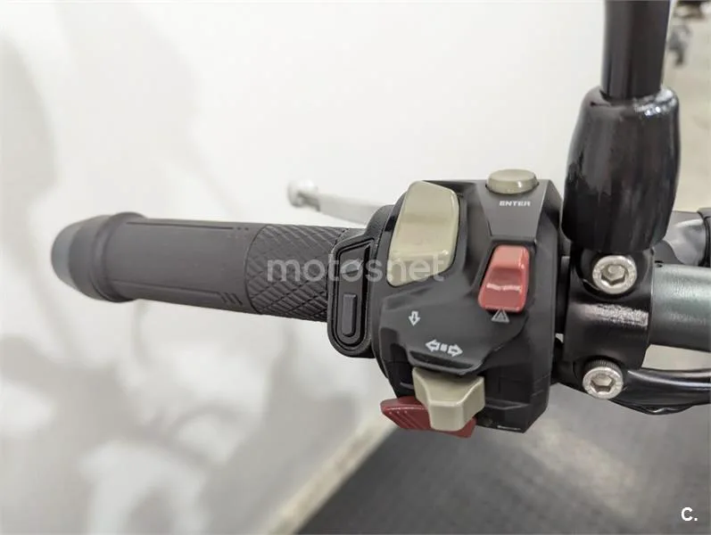 Voge 525 ACX – Vista 9