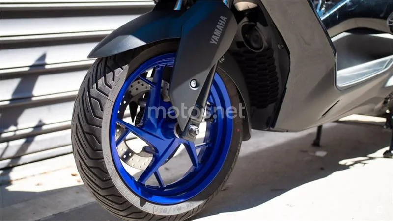 Yamaha XMAX 300 – Vista 13