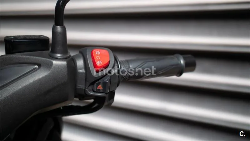 Yamaha XMAX 300 – Vista 16