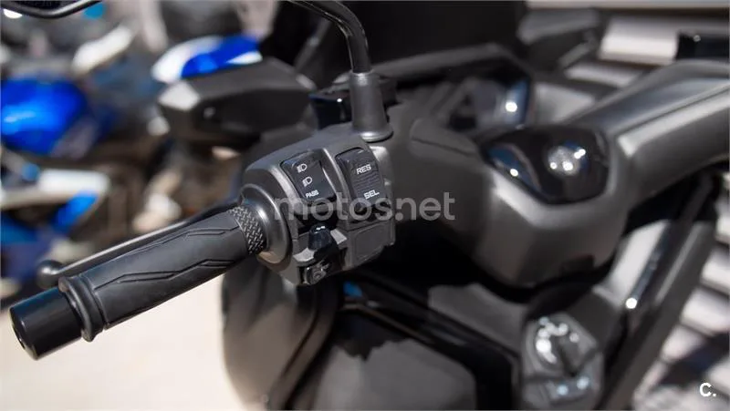 Yamaha XMAX 300 – Vista 17