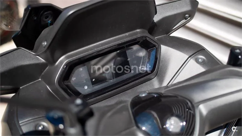Yamaha XMAX 300 – Vista 19