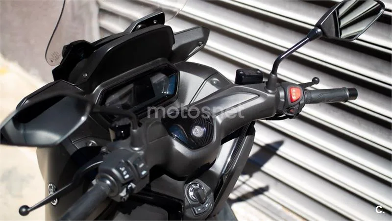Yamaha XMAX 300 – Vista 20