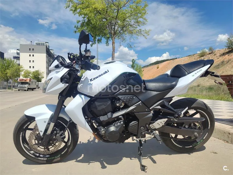 Kawasaki Z750 – Vista 7