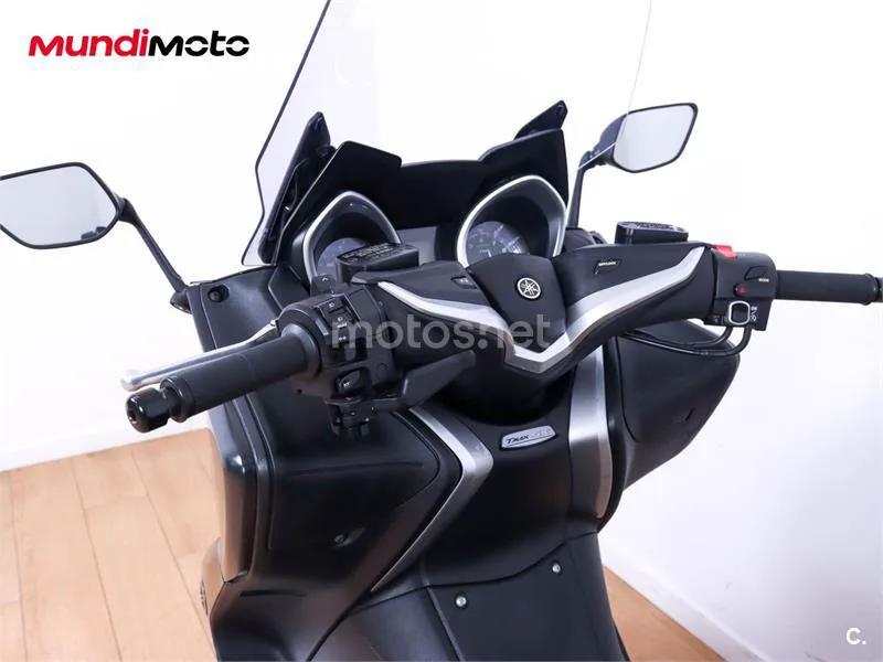 Yamaha TMAX – Vista 11