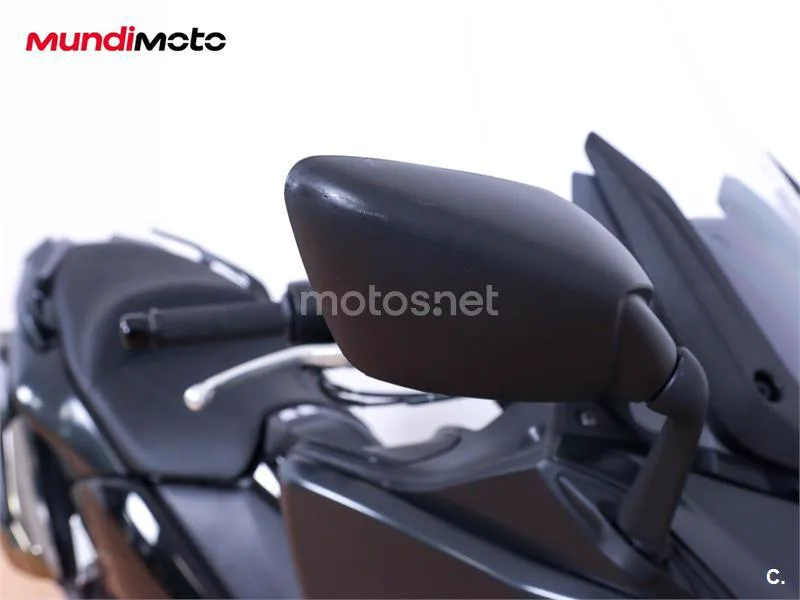 Yamaha TMAX – Vista 13