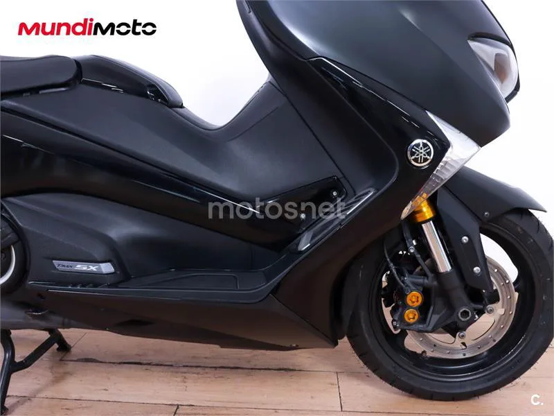 Yamaha TMAX – Vista 14