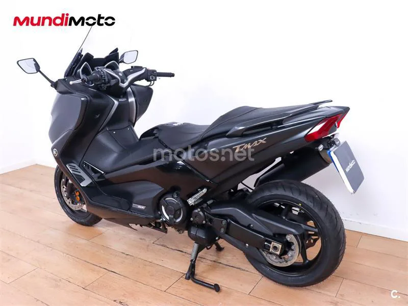 Yamaha TMAX – Vista 8