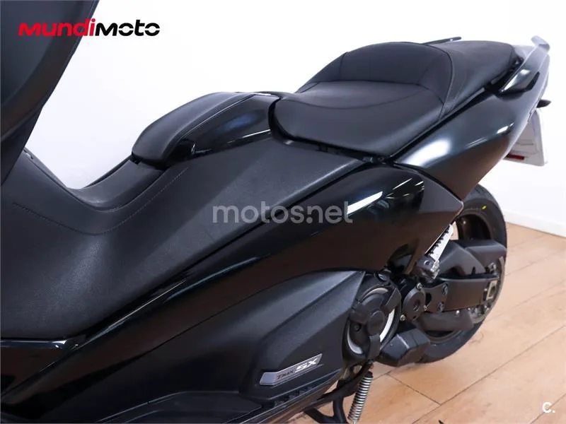 Yamaha TMAX – Vista 10