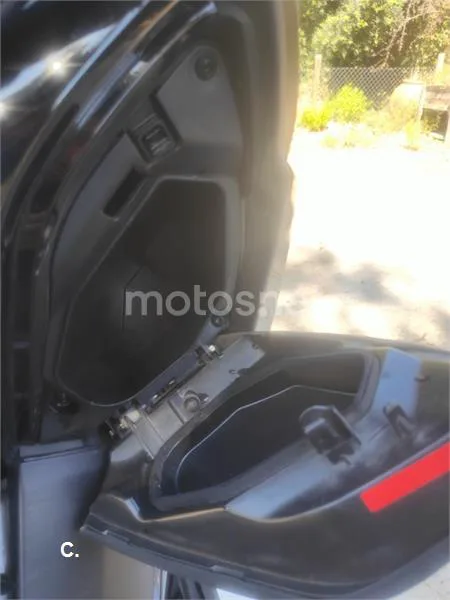 Yamaha XMAX 400 – Vista 11