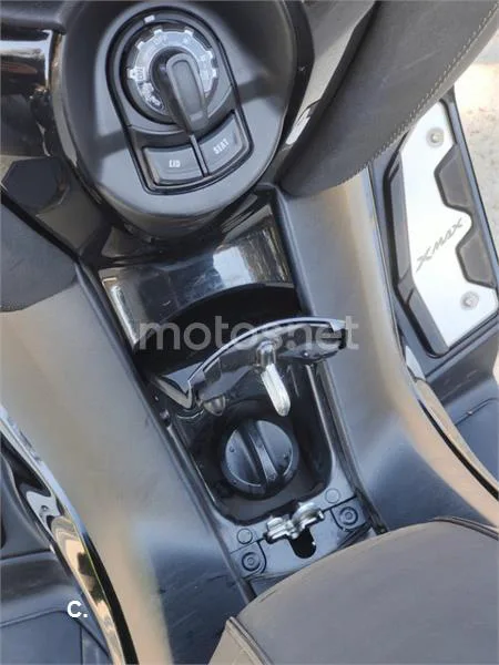 Yamaha XMAX 400 – Vista 13