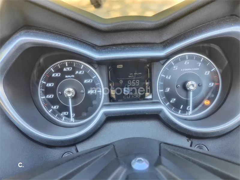 Yamaha XMAX 400 – Vista 5