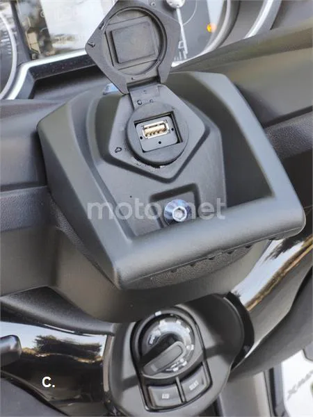 Yamaha XMAX 400 – Vista 6