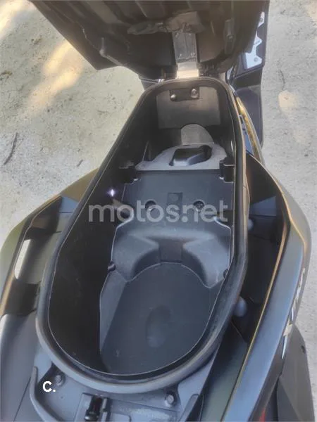 Yamaha XMAX 400 – Vista 8