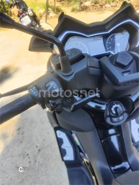 Yamaha XMAX 400 – Vista 9
