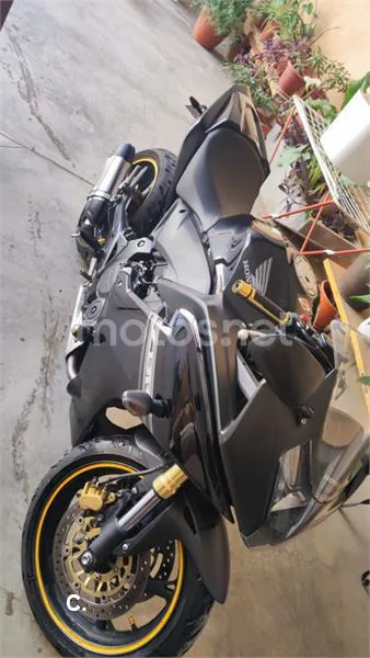 Honda CBR 600F – Vista 11