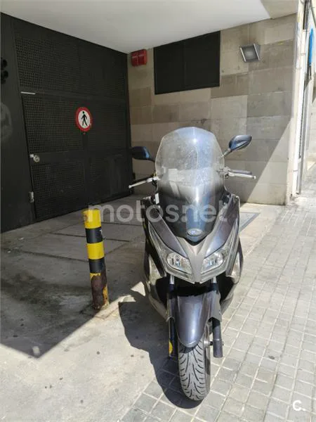 Kymco Grand Dink 300 – Vista 3